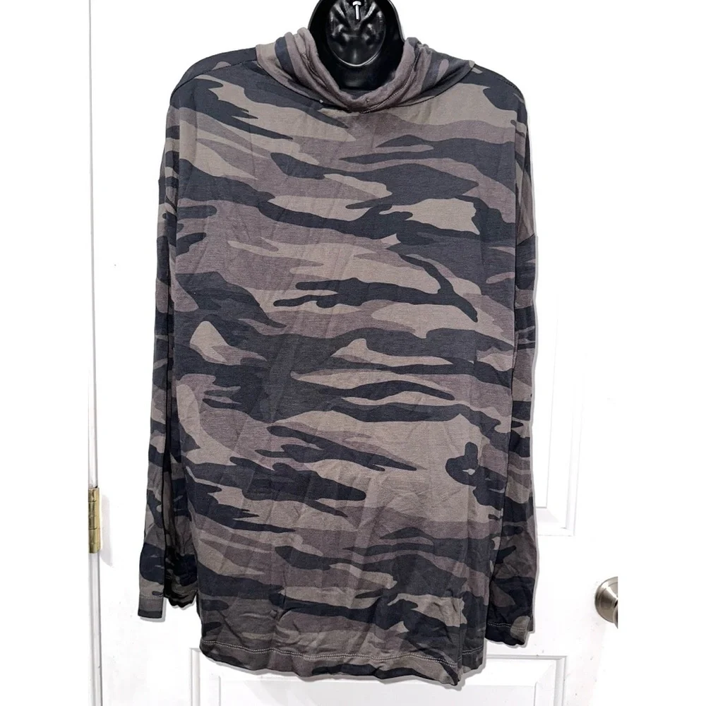 Nicole Miller women’s mock neck pullover camo shirt - Picture 3 of 5
